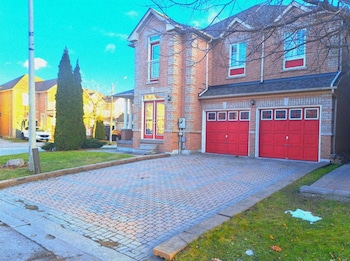 Thrilling Homey Escape In Toronto Area