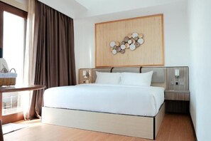 Deluxe Studio, Sea View | In-room safe, desk, laptop workspace, free WiFi
