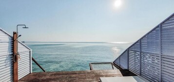 Deluxe Studio Suite, Sea View | Property grounds