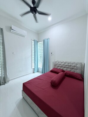 Quadruple Room | Iron/ironing board, free WiFi