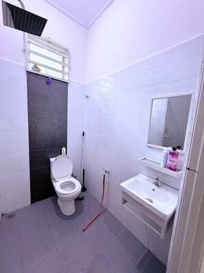 Vierbettzimmer | Badezimmer