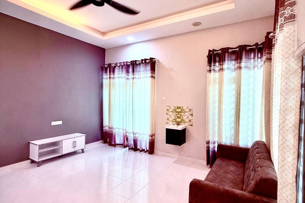 Homestay Selesa KKT Guesthouse