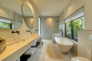 Standard Villa, Pool View | Bathroom | Free toiletries, towels, soap, shampoo - Villa Amara - CELO studio (Kerobokan)