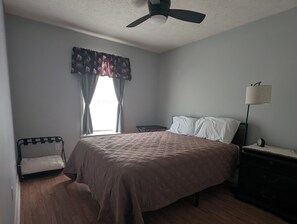 2 quartos, ferros/tábuas de passar roupa, Wi-Fi, roupa de cama