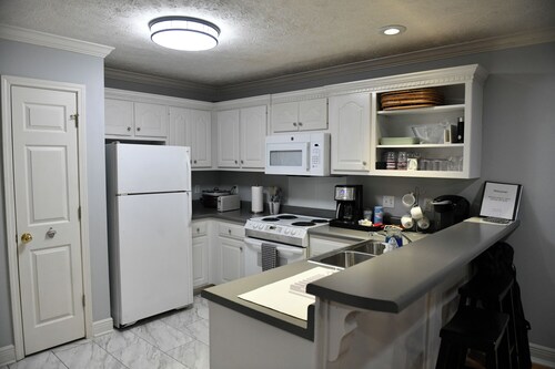Your gameday condo awaits in the heart of Starkville, just minutes from campus!