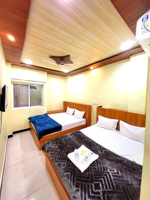 Room - Comfortable & Clean Stay with Fast Wi-Fi and Easy Check-In (UJJAIN)