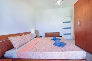 Room - Modern Top Floor APT With Back Balcony (Sliema)