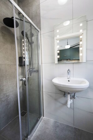 Apartment, City View | Bathroom - Modern Top Floor APT With Back Balcony (Sliema)