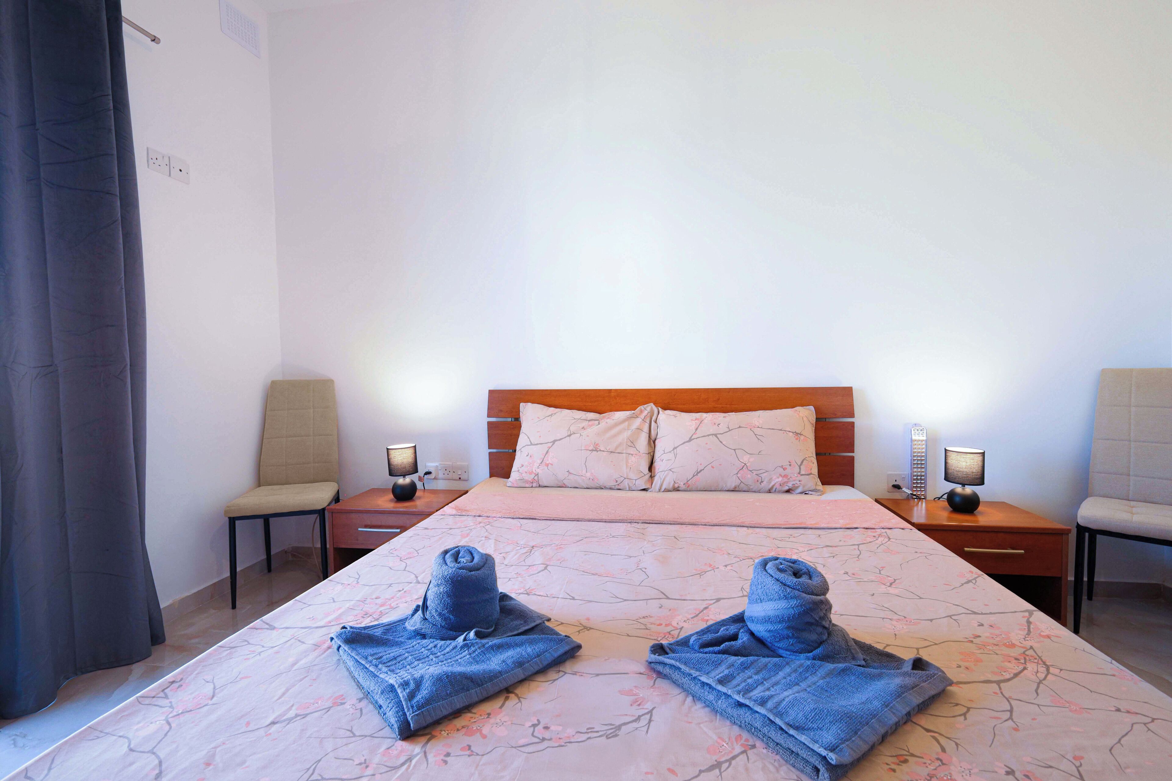 Apartamento, vistas a la ciudad | Cortinas opacas, tabla de planchar con plancha, wifi gratis