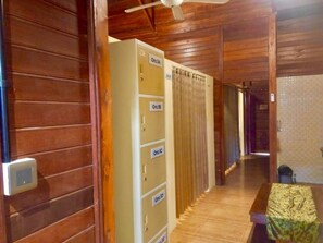 Kamar Single Basic, patio, pemandangan halaman | Interior