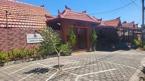 Studio, useita sänkyjä, patio, näköala puutarhaan | Ulkopuoli