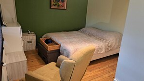 2 Schlafzimmer, Schreibtisch, Bügeleisen/Bügelbrett, kostenloses WLAN