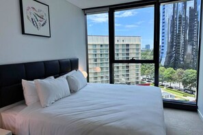 Iron/ironing board, WiFi, bed sheets - Spacious 2 Bedroom Residence in the heart of CBD (Brisbane City)