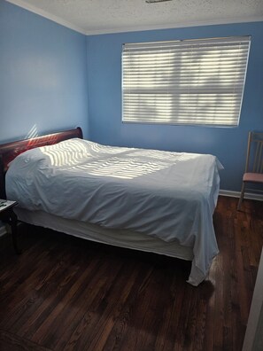 Iron/ironing board, WiFi, bed sheets - Peaceful 7-bedroom building with AC in Peachtree Corners (Peachtree Corners)