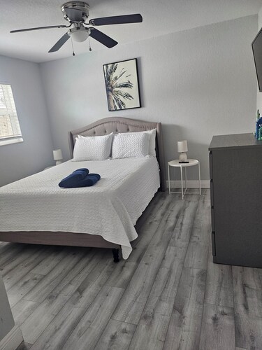 Peaceful 7-bedroom building with AC in Peachtree Corners