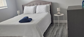 Peaceful 7-bedroom building with AC in Peachtree Corners