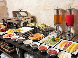 Café da manhã com buffet grátis todos os dias