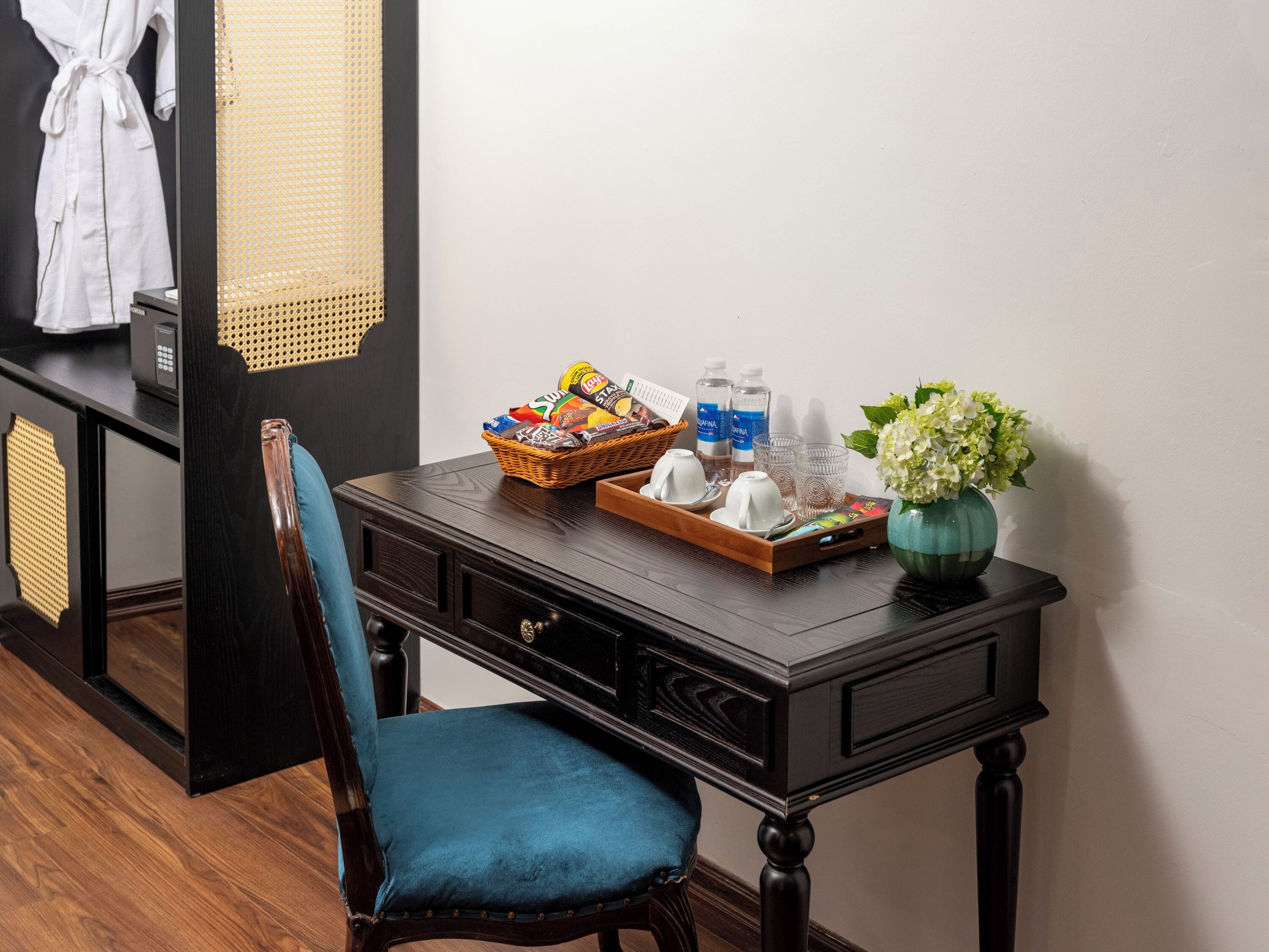 Ropa de cama de alta calidad, colchones con acolchado adicional, minibar