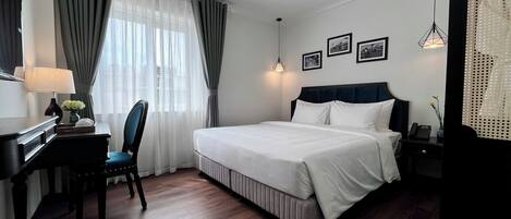 Desk, soundproofing, iron/ironing board, free WiFi