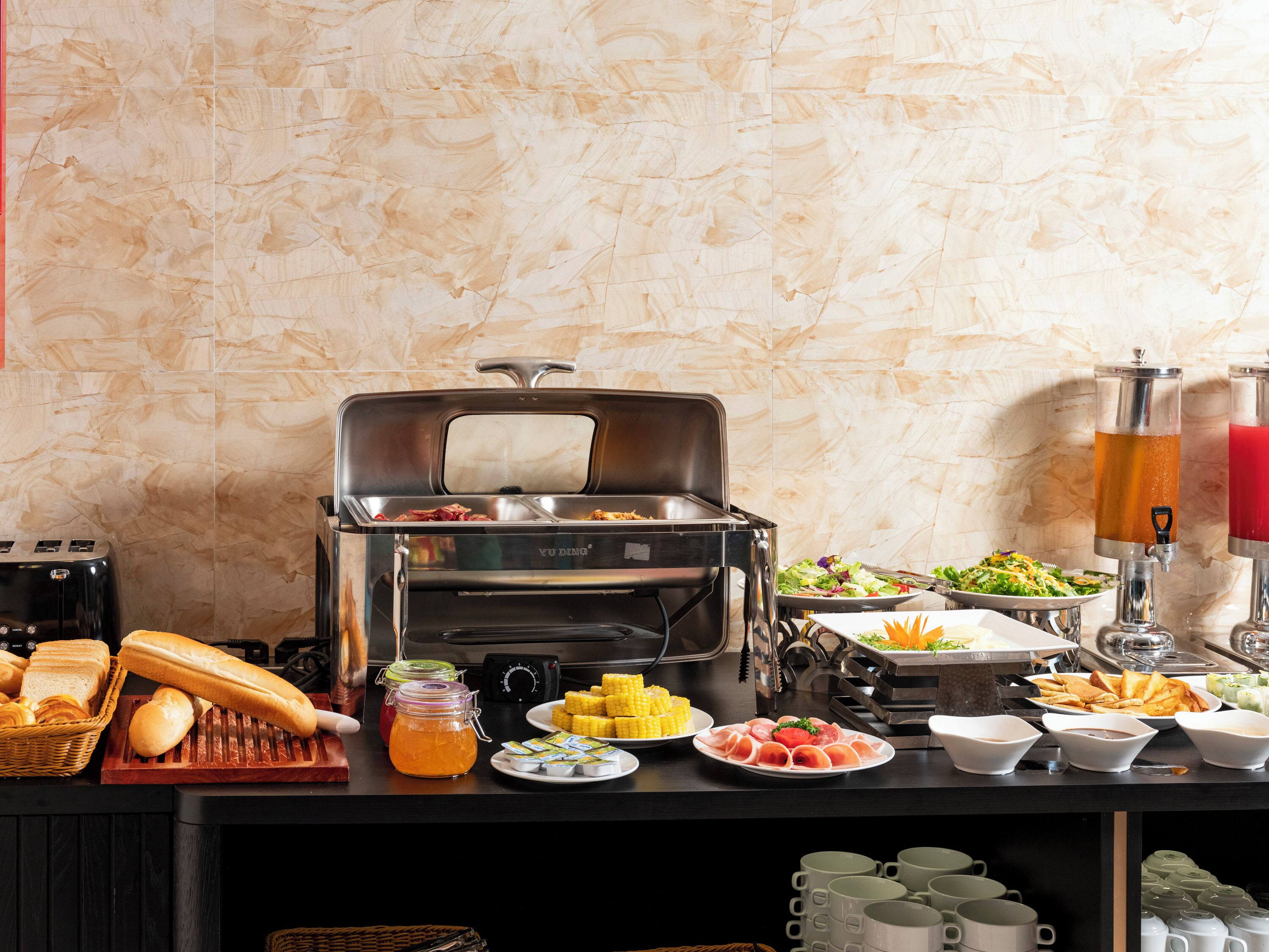Sudah termasuk sarapan prasmanan setiap hari