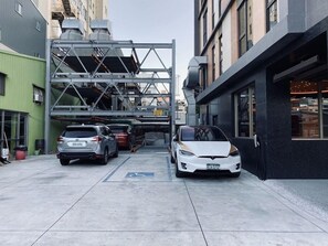 Property grounds - Queen Hotel (Kaohsiung)