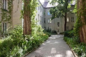 Property grounds - Govienna Small Modern Apartment (Vienna)