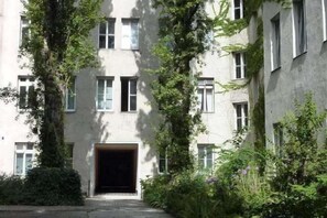 Exterior - Govienna Small Modern Apartment (Vienna)