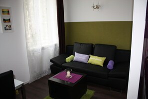 Living area - Govienna Small Modern Apartment (Vienna)