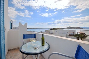 Outdoor dining - Sofos Studios Fitness & Spa (Naxos)