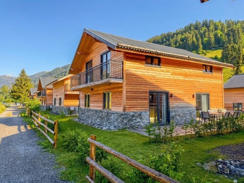 Chalet élégant avec sauna au bord d'un lac alpin