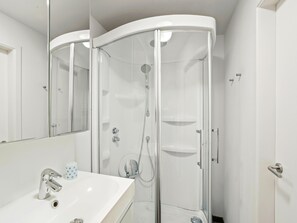 Shower, hair dryer - Spacious studio with sea view (Blankenberge)