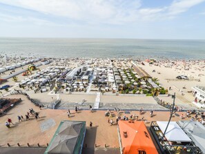 Beach nearby - Modern 2-bedroom flat with sea views. (Blankenberge)