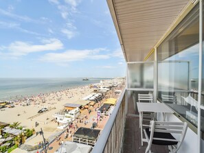 Property grounds - Modern 2-bedroom flat with sea views. (Blankenberge)
