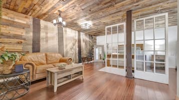 Exclusive Studio | Living area