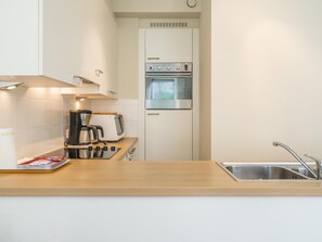 Refrigerador, microondas, horno y lavavajillas 