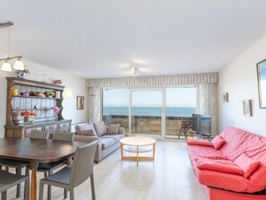 TV - Spacious apartment with garage and sea view (Middelkerke)