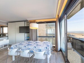 Dining - Corner apartment with frontal sea view (Middelkerke)