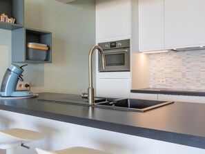Fridge, microwave, oven, dishwasher - Apartment on the 5th floor with sea view (Middelkerke)