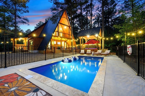 Luxury A-Frame Retreat - Pool - Hot Tub - Fire Pit - Bring your ATVs - Sleeps 12