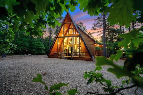 Luxury A-Frame Retreat - Pool - Hot Tub - Fire Pit - Bring your ATVs - Sleeps 12