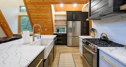 Designer Cabin | Heated Pool, Hot Tub & Firepit