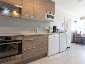 Fridge, oven, dishwasher, coffee/tea maker - Apartment with sea view and shared pool (Middelkerke)