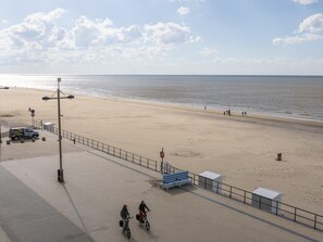 Beach nearby - Apartment with sea view and shared pool (Middelkerke)
