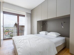 2 bedrooms, iron/ironing board, Internet - Spacious apartment on the seafront (Middelkerke)