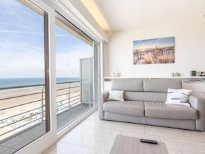 TV - Spacious apartment on the seafront (Middelkerke)