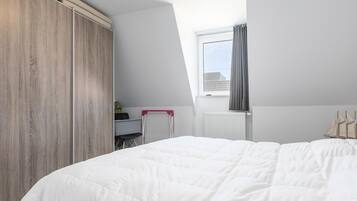 2 slaapkamers, een strijkplank/strijkijzer, internet