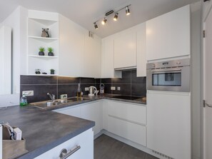 Réfrigérateur, micro-ondes, four, lave-vaisselle