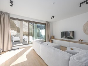 TV - Newly built studio on 1st floor with terrace (Middelkerke)