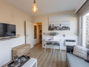 TV - Studio with sunny rooftop terrace near the sea (Middelkerke)