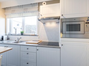 Fridge, microwave, oven, coffee/tea maker - Studio with sunny rooftop terrace near the sea (Middelkerke)